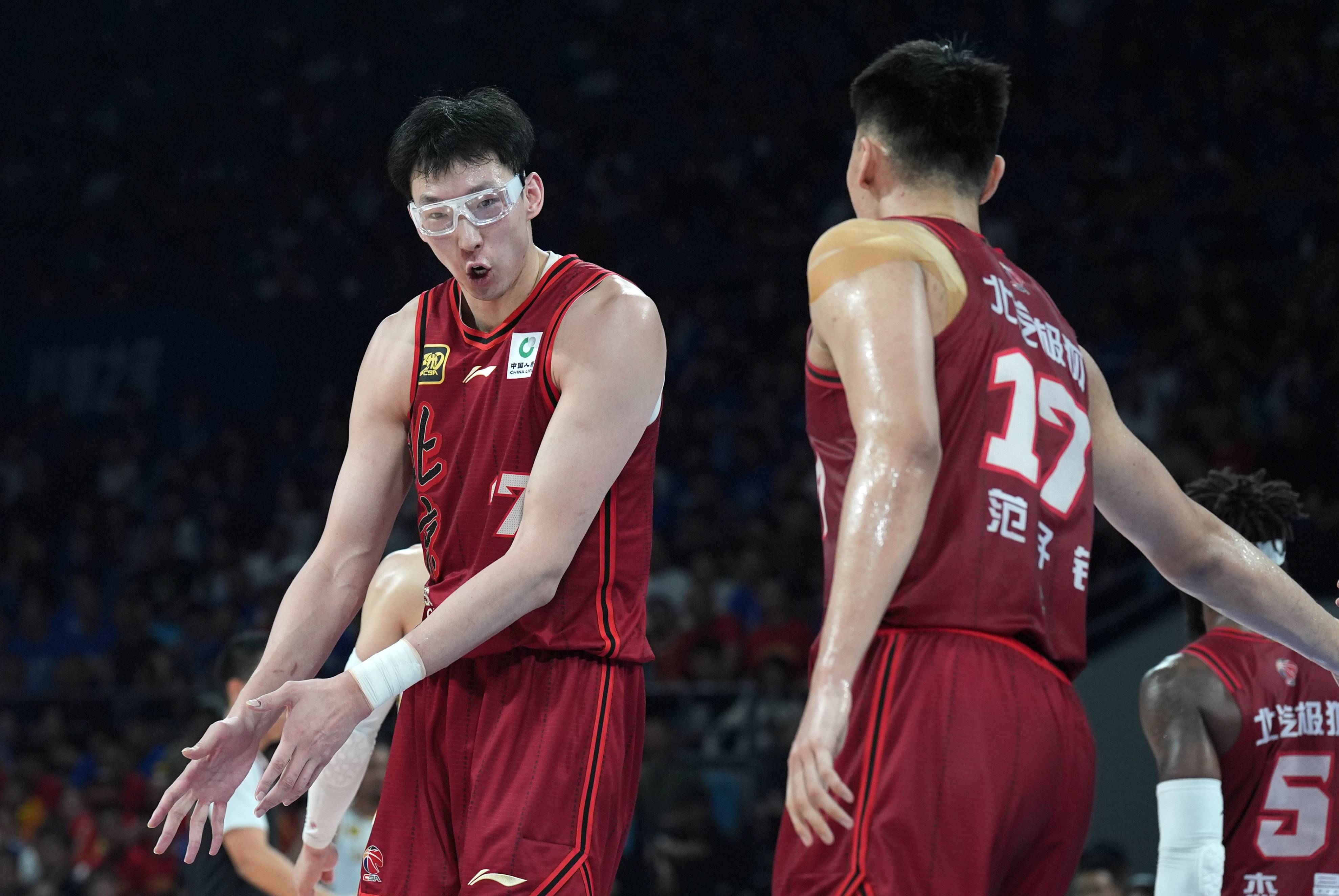 勇猛无畏！比赛中球员斗志昂扬无所畏惧的简单介绍