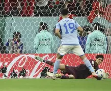 西班牙队门将拉霍宣布将继续坚守国门