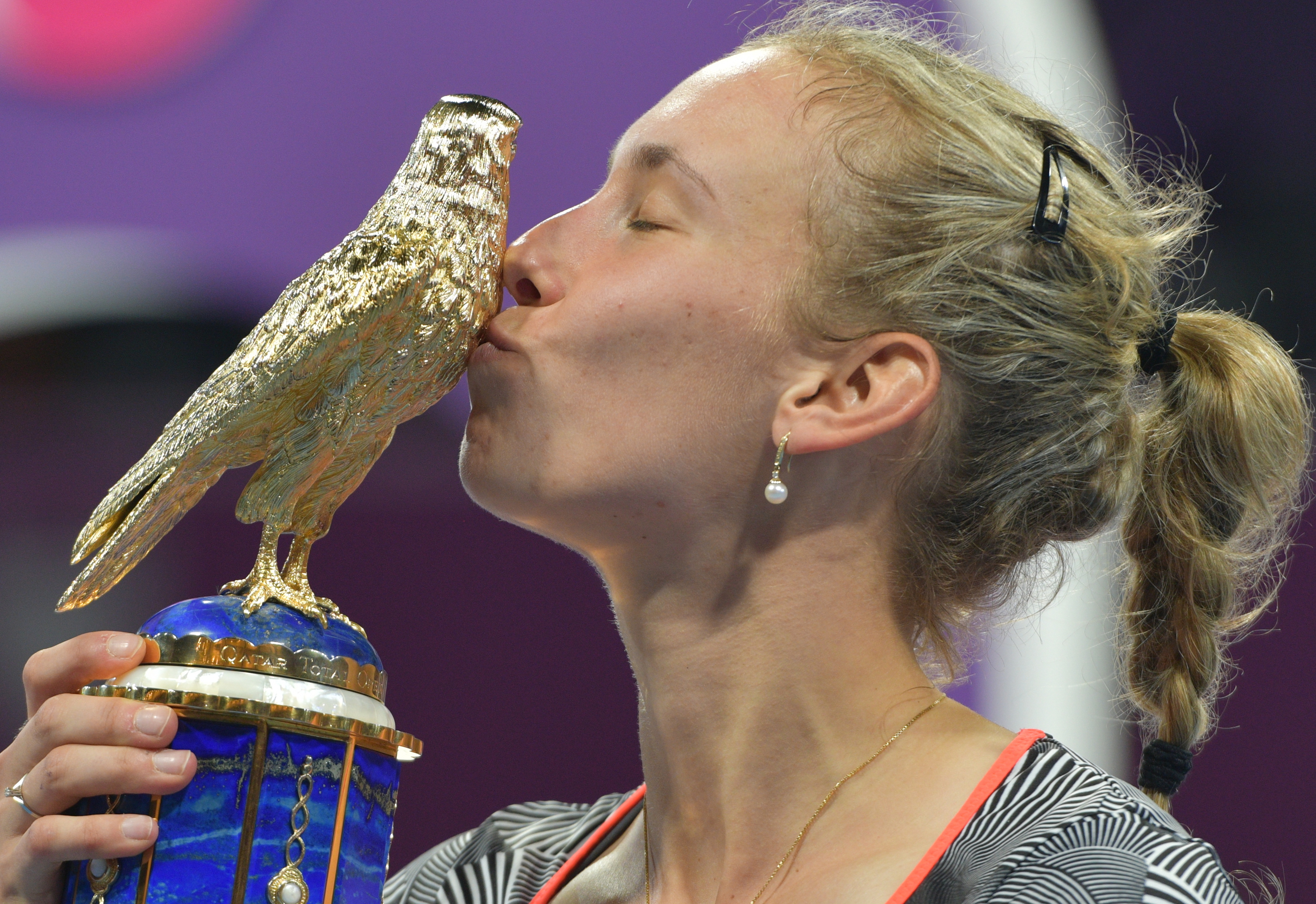 女子柔道出神入化，罗马尼亚选手夺得冠军