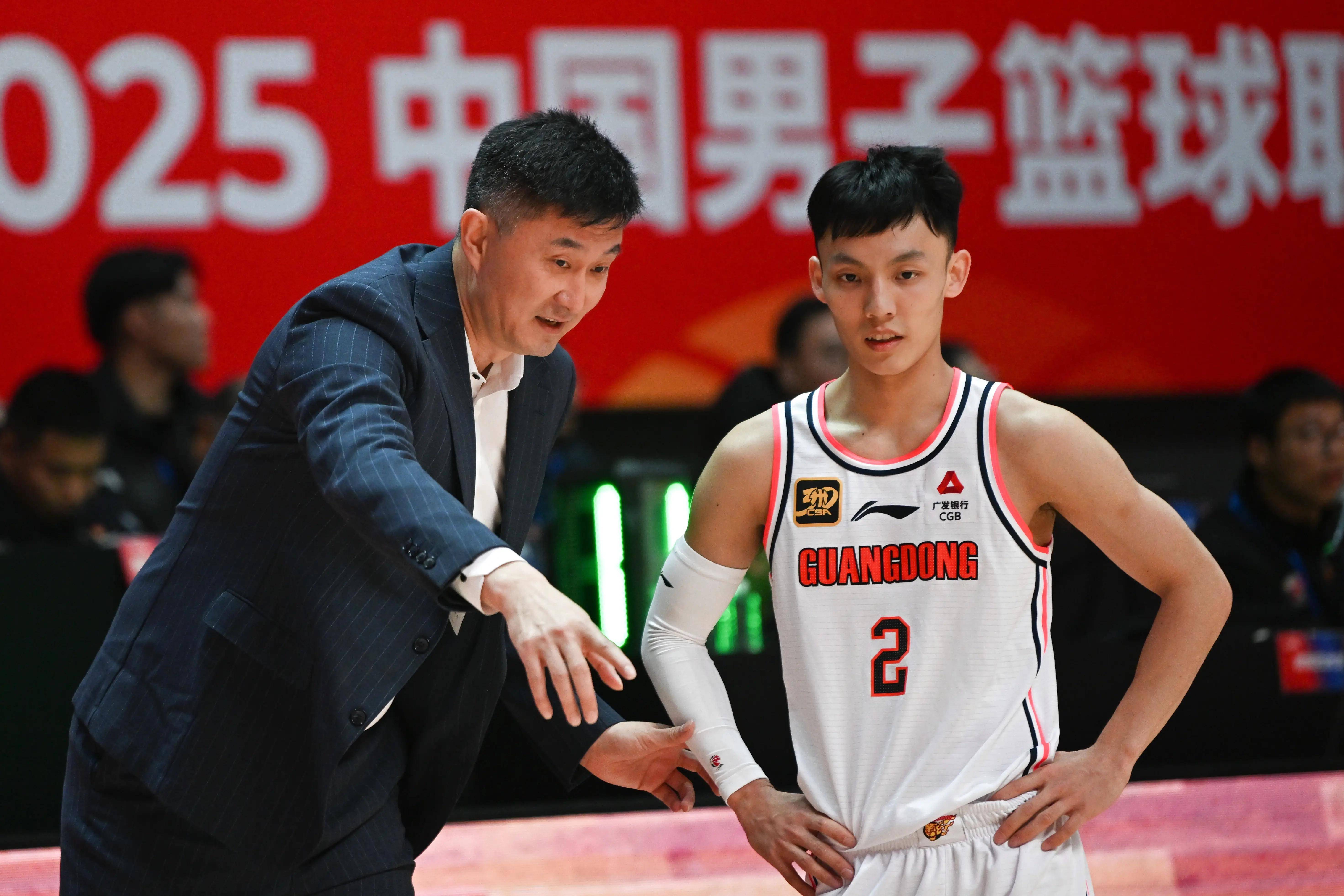 广州队迎来关键比赛，全队备战抓紧