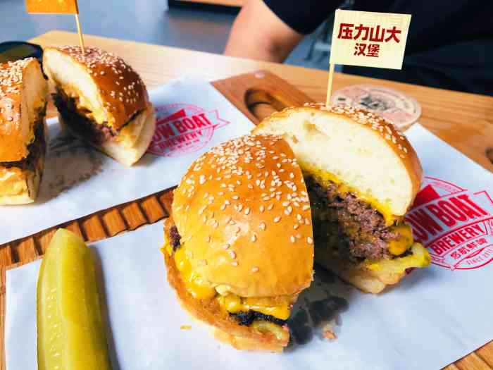 汉堡队后防线压力山大：将面临严峻考验的简单介绍