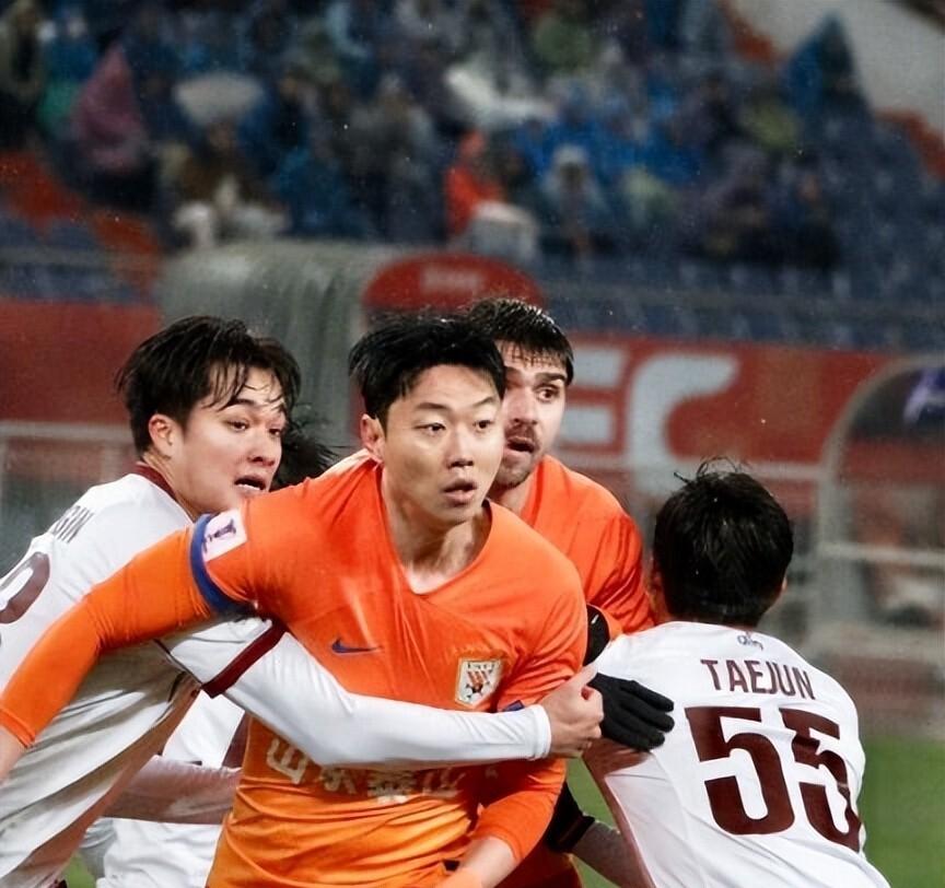 包含艰难晋级！球队在最后关头取得胜利，成功晋级下一轮比赛的词条