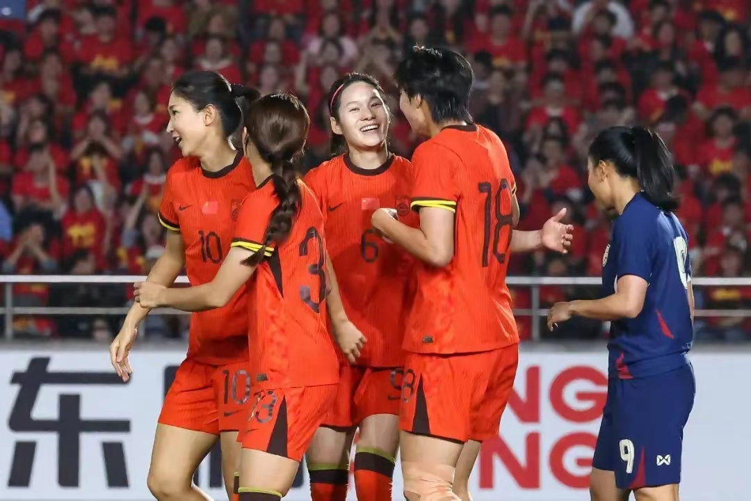 关于足球比赛战火升级，女队全力以赴争胜的信息