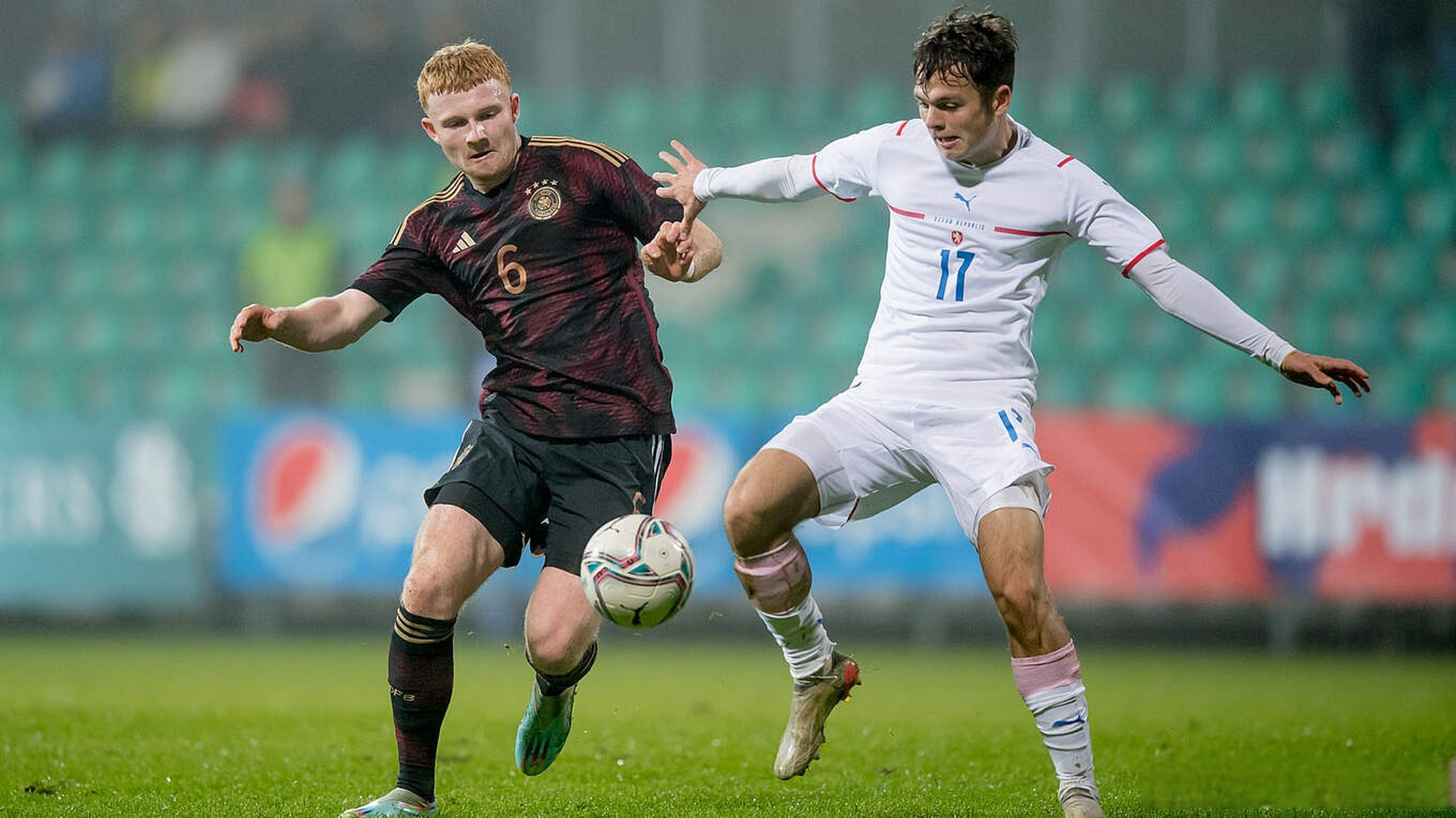 新人表现卓越，夺得德国足球联赛奖项