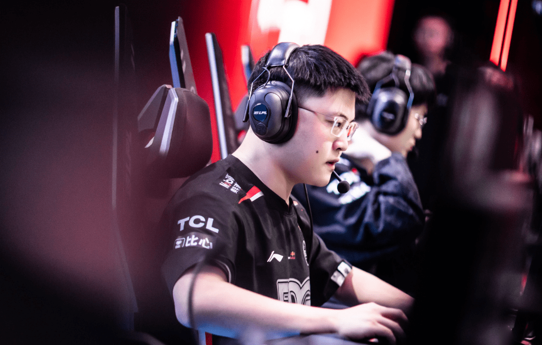 DFM血洗V5，Crisp单局斩获MVP鏖战多局淘汰赛，留下经典瞬间的简单介绍