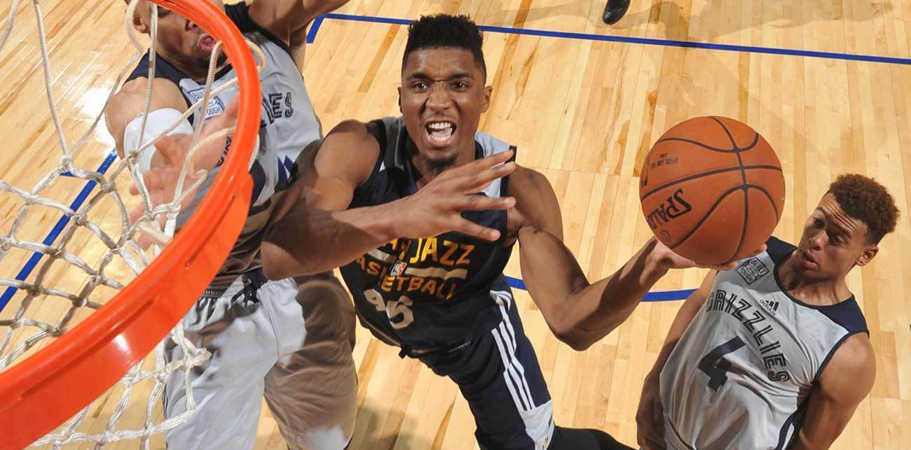 包含爵士队团队合作令人瞩目，取得连胜势头的词条