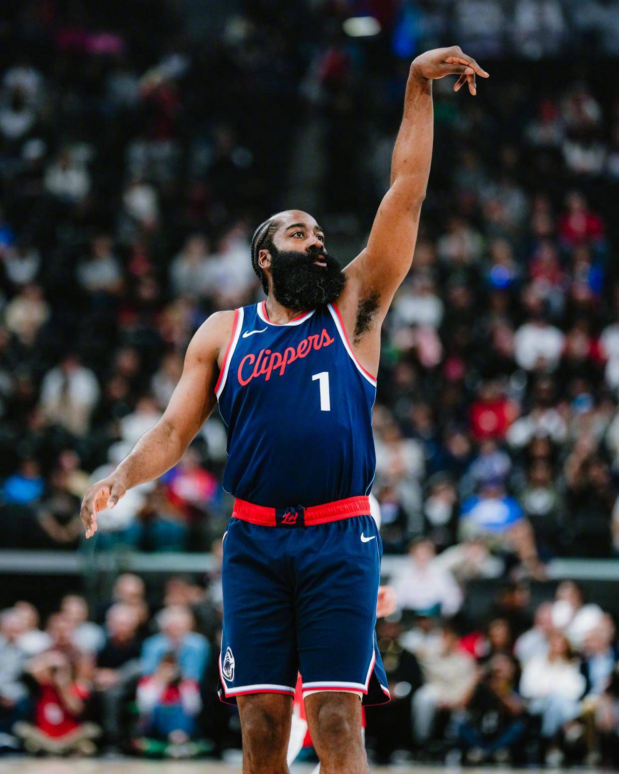 火箭客场击败黄蜂，哈登连发三分神迹