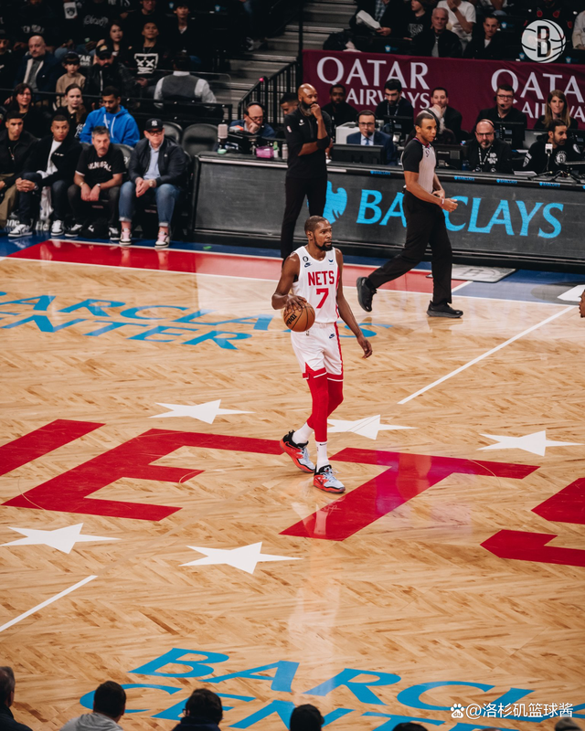 篮网双星领队大胜马刺,欧文发挥出色 篮网双星领队大胜马刺,欧文发挥出色