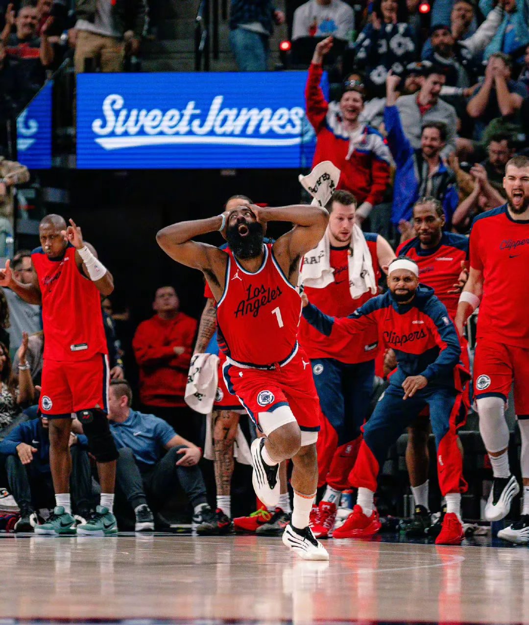 快船队不敌黄蜂，遭遇季后赛失利