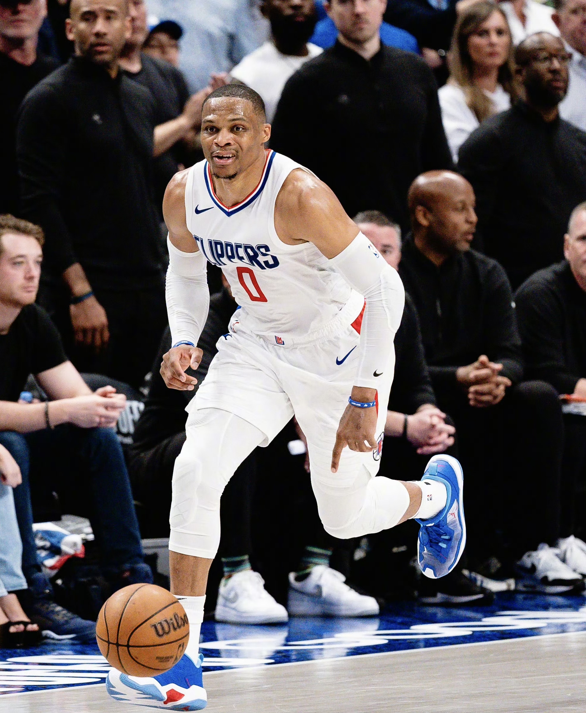 快船队不敌黄蜂，遭遇季后赛失利