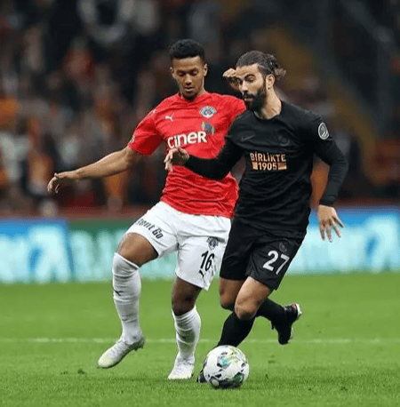 法兰克福球队补防不足，势必遇强对手