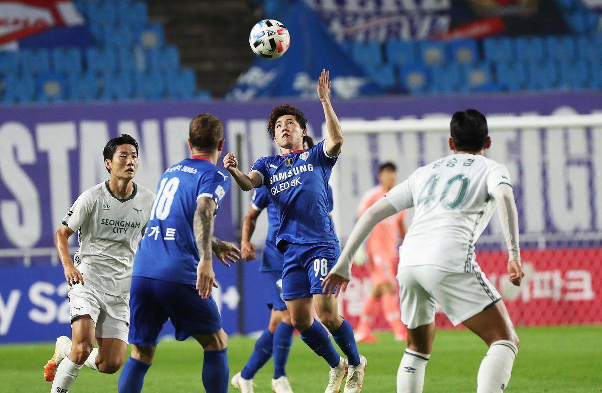 全北现代队在新赛季中展现出强劲竞争力 全北现代队在新赛季中展现出强劲竞争力