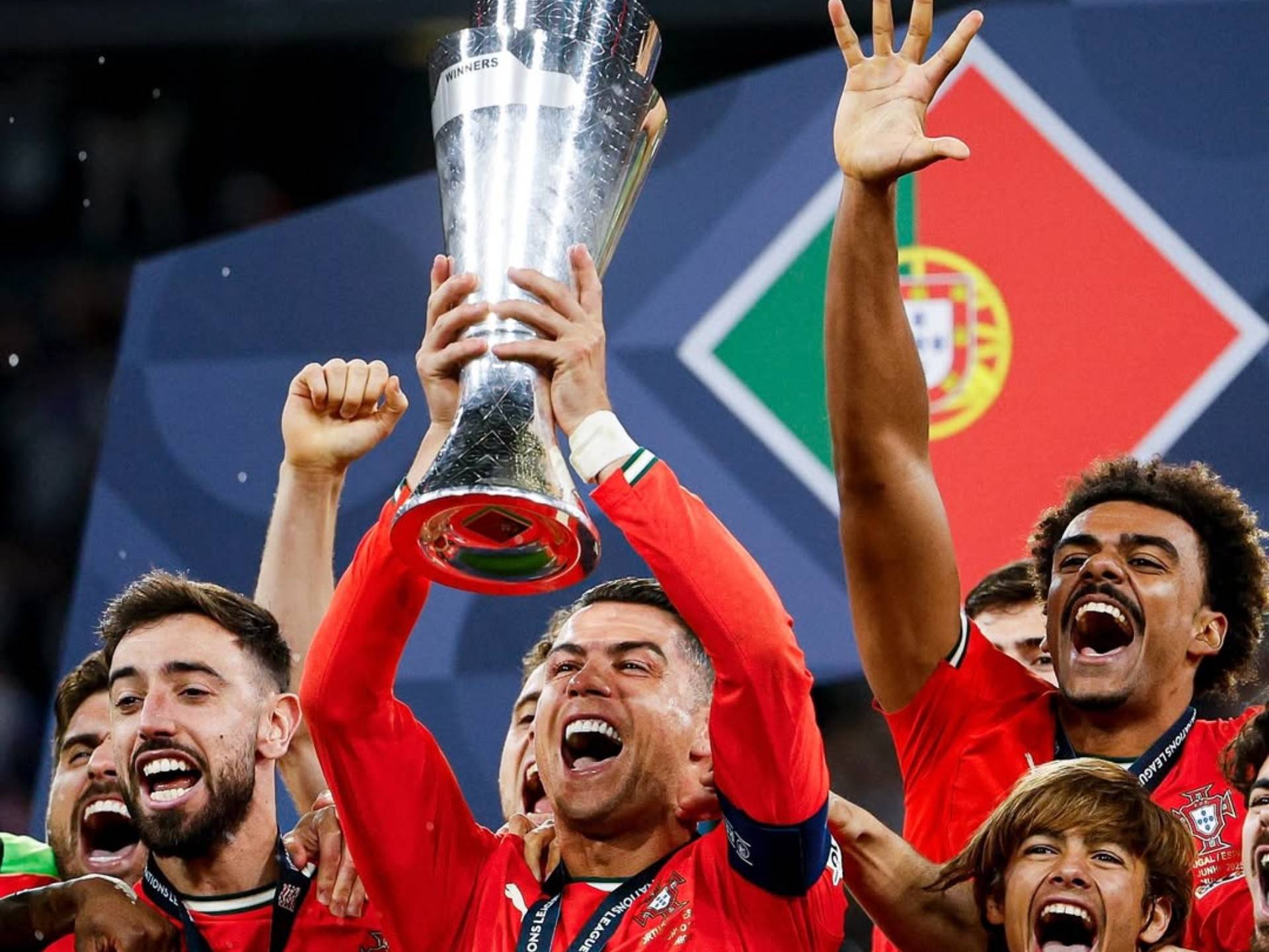 巴西球员在国际比赛中表现出色,受到媒体热捧 巴西球员在国际比赛中表现出色,受到媒体热捧