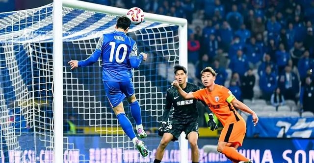 上海申花豪取客场三分，追赶领头羊
