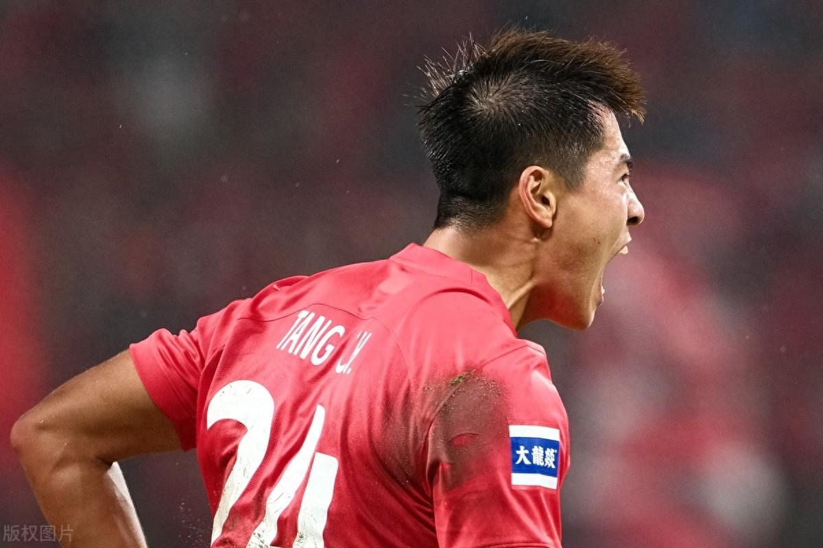 上海申花豪取客场三分，追赶领头羊