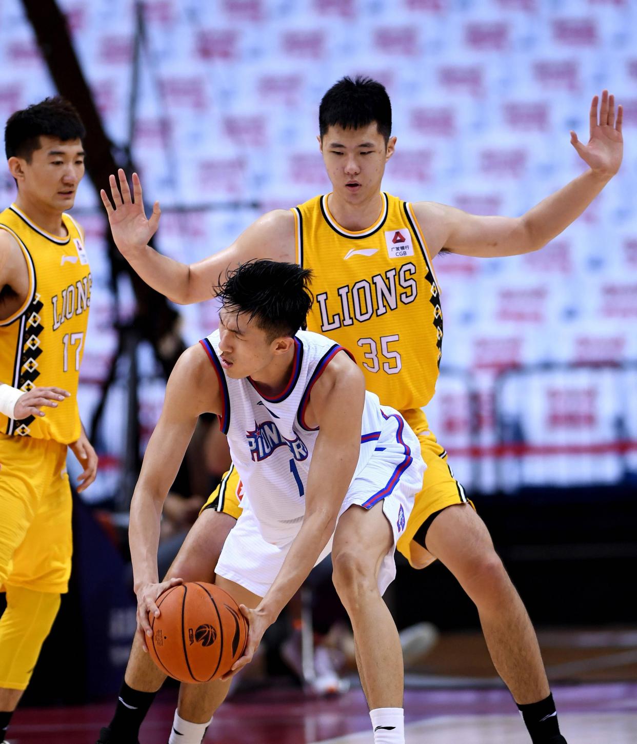 江西男篮客场大胜，新环境下实力爆发，领先一步的简单介绍