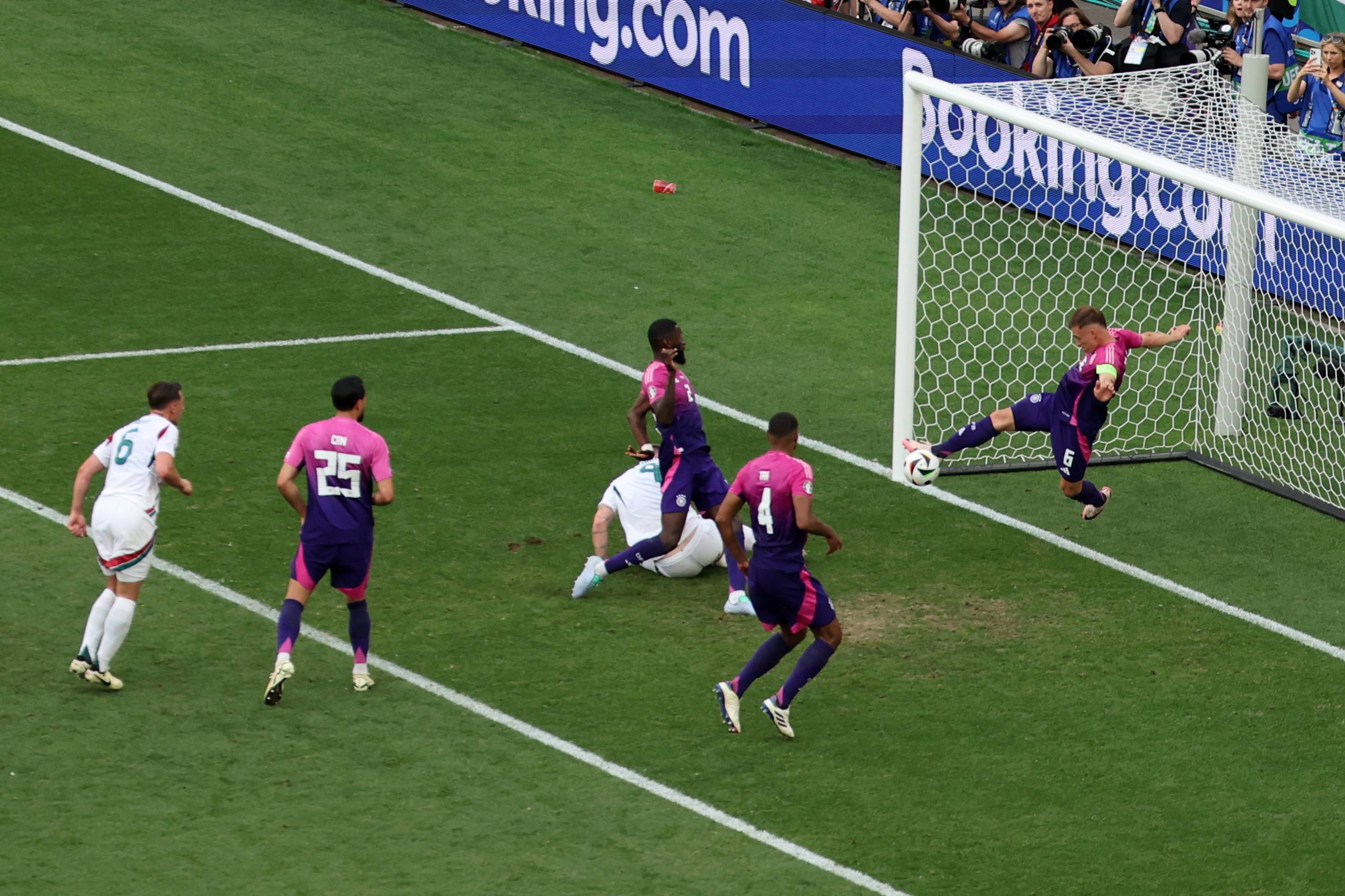 精彩进球集锦，球员技术展示各异