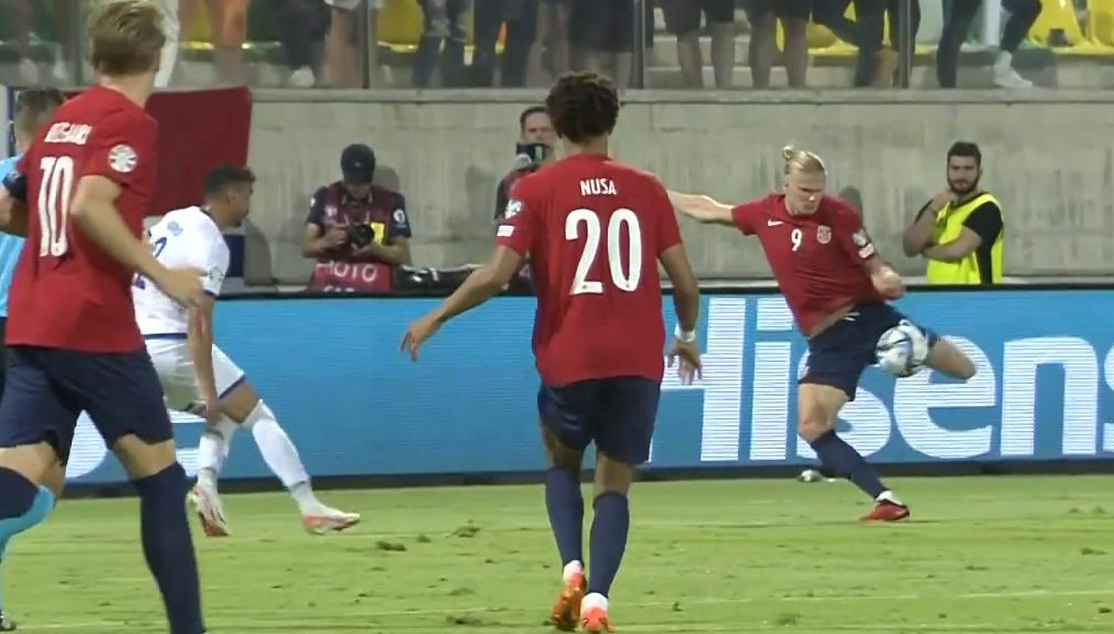 法国客场惨败挪威，小组积分被超越