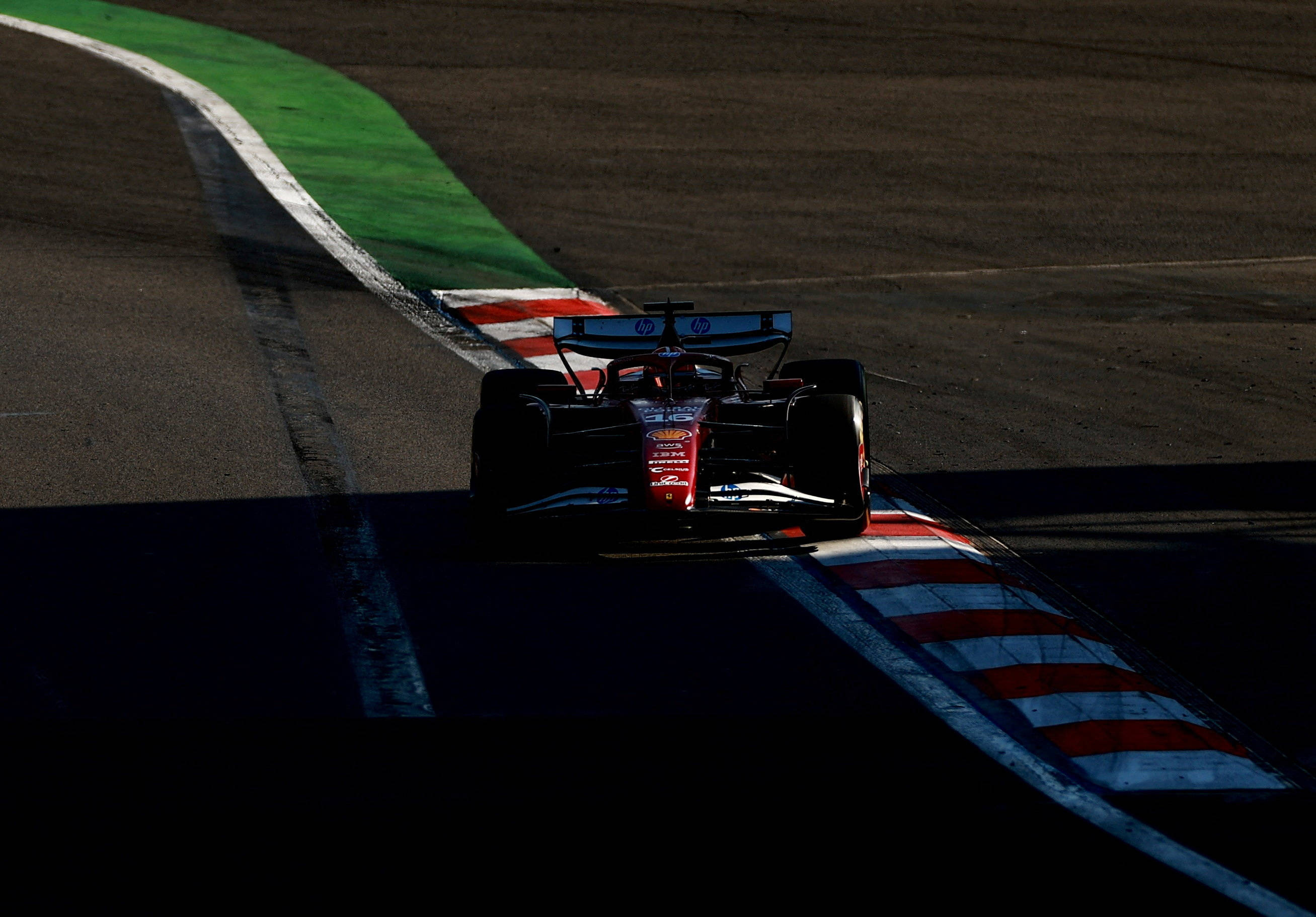 包含法拉利险胜红牛车队，诺里斯状态火热的词条