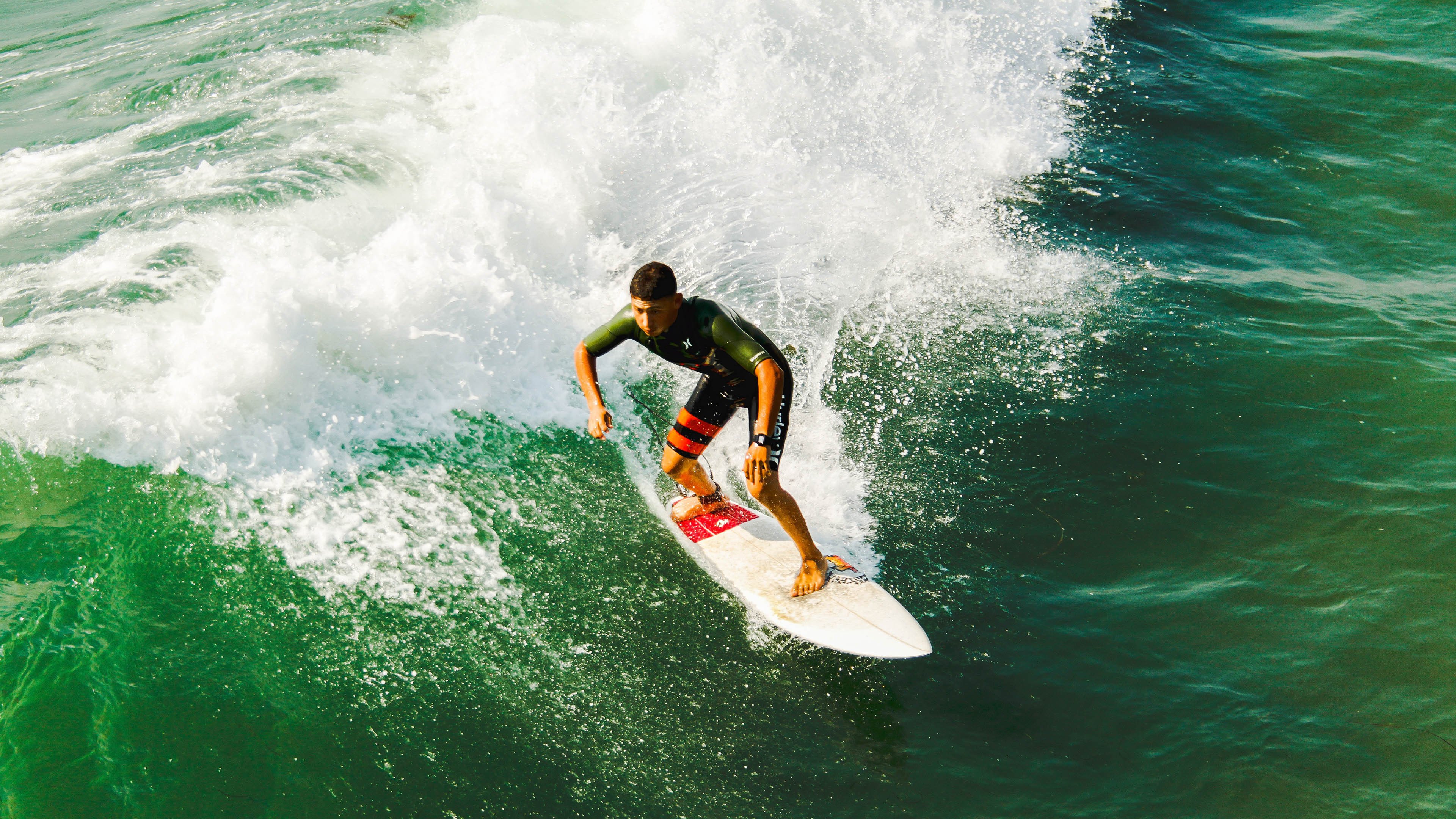 姆巴佩冰上炫技,足球巨星跨界点燃冰球梦幻对决