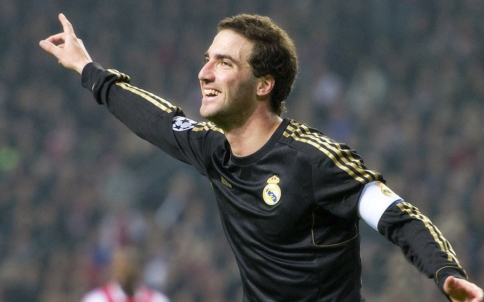 征服两种弧线,法兰西铁骑的绿茵横扫,与樊振东领衔的银球风暴